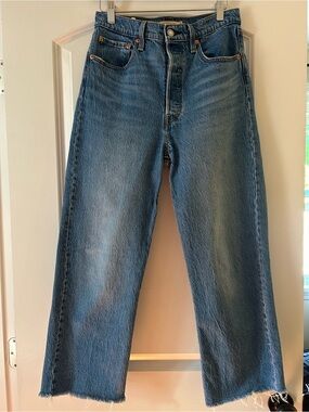 Levi’s Ribcage Straight Ankle Jeans Raw Hem